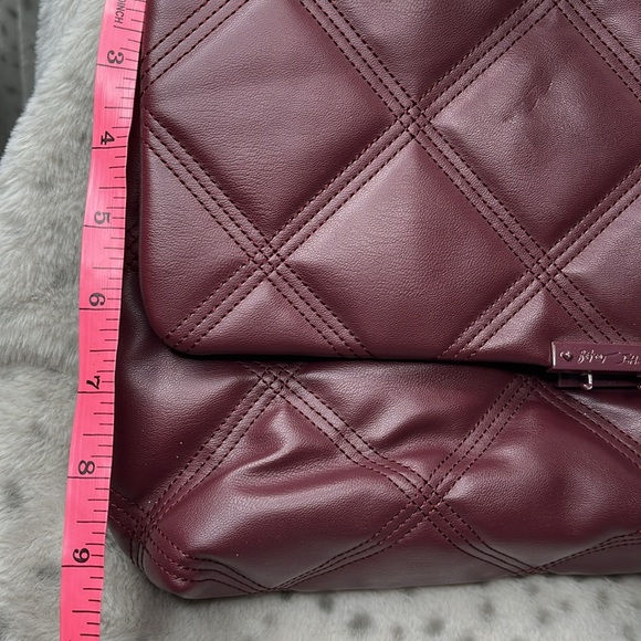 Oversized Betsy Johnson Clutch Style Bag w/ Shoulder Chain - Picture 6 of 6